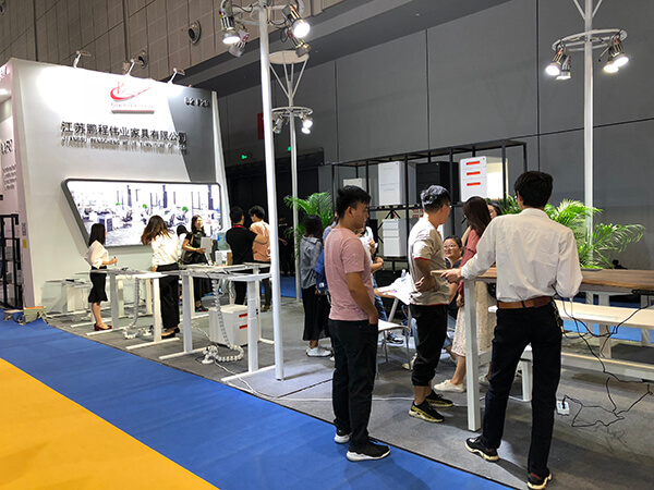 Pengcheng height adjustable standing desk on 2018 CIFF Shanghai Day 2