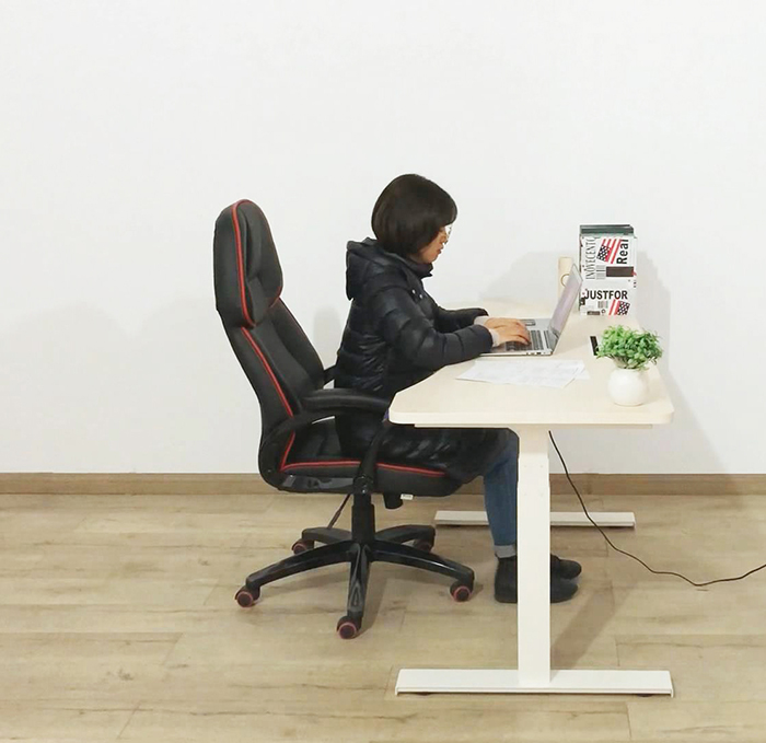 Alternately sitting and standing working